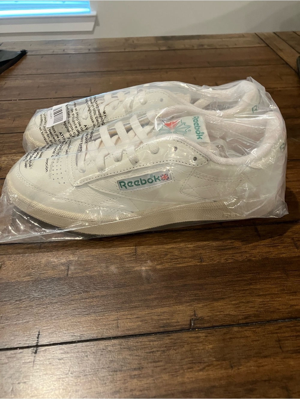 Reebok Classic Men’s White Sneakers with Teal Logo Sz 8.5